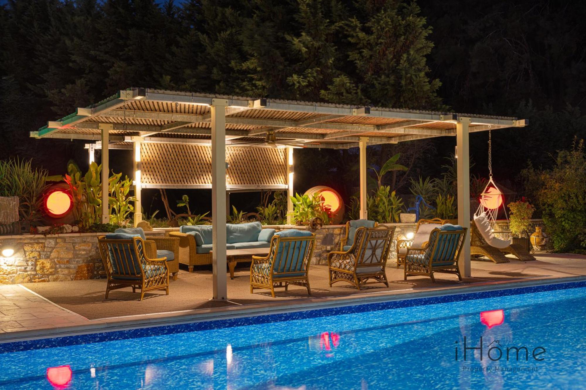 The House - Mansion With Swimming Pool *