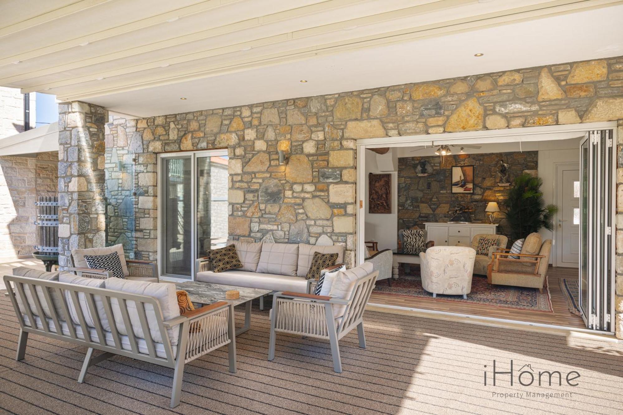 Villa The House - Mansion With Swimming Pool *