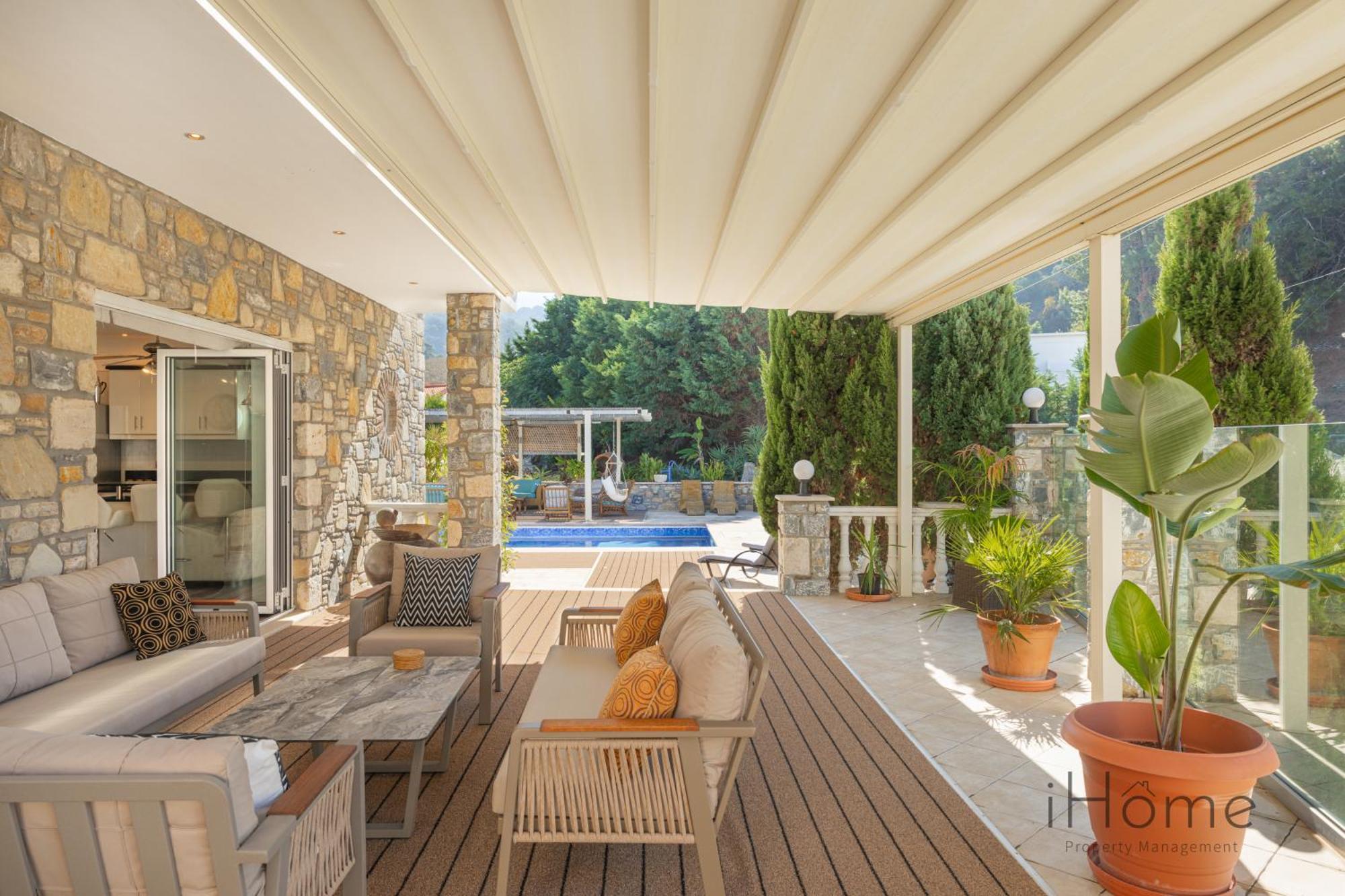 The House - Mansion With Swimming Pool * Kámpos